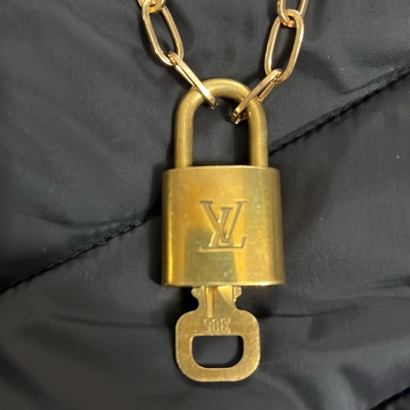 100% Authentic Louis Vuitton Lock & Key Necklace #305 LV NECKLACE - Picture 3 of 11